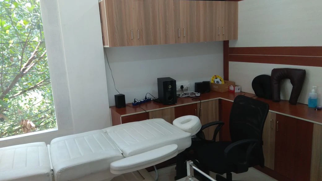 Inside Cochin Hair Transplant clinic